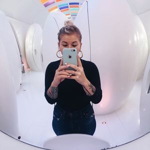 Meet your Posher, Danielle